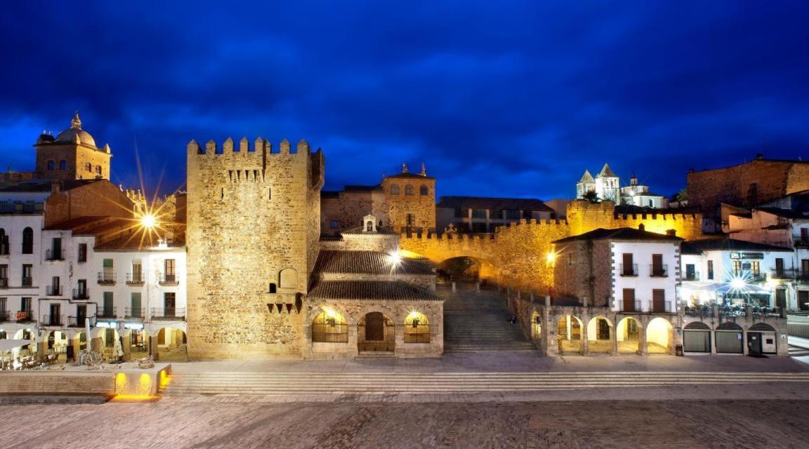 Apartamento La Almena 1 Junto A Plaza Mayor,2 Habitaciones, Parking Gratuito Caces Εξωτερικό φωτογραφία